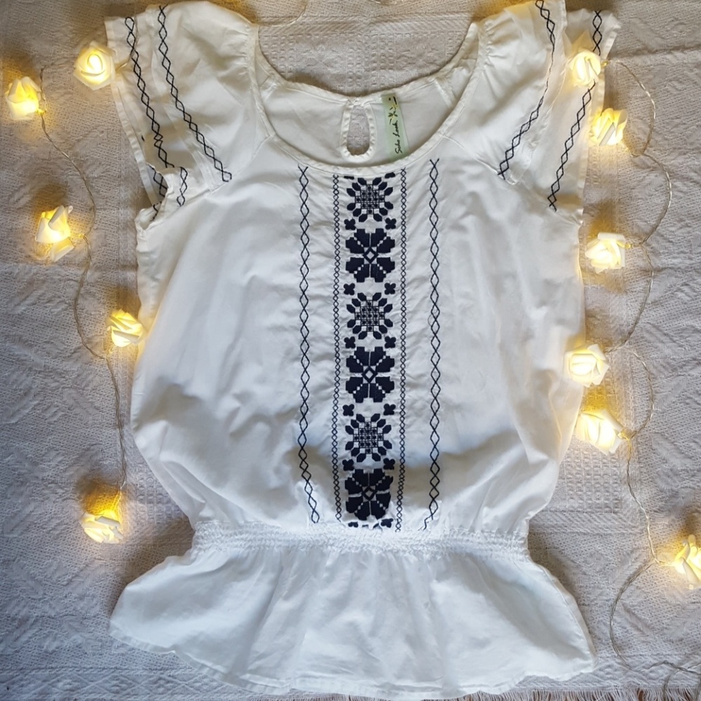 Soho Look navy and white blouse
